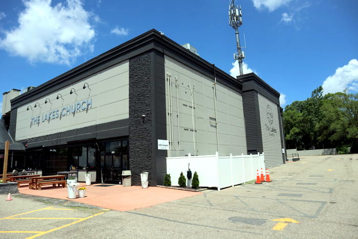 Union Lake Twin Cinemas - June 16 2022 Photo (newer photo)